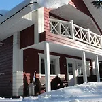 Iisland Uoma Lovely House And Sauna By The River