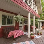 Iisland Uoma Lovely House And Sauna By The River Ii