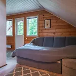 Iisland Uoma Lovely House And Sauna By The River בקתה