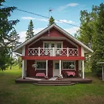 Iisland Uoma Lovely House And Sauna By The River *