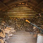 בקתה Iisland Uoma Lovely House And Sauna By The River *
