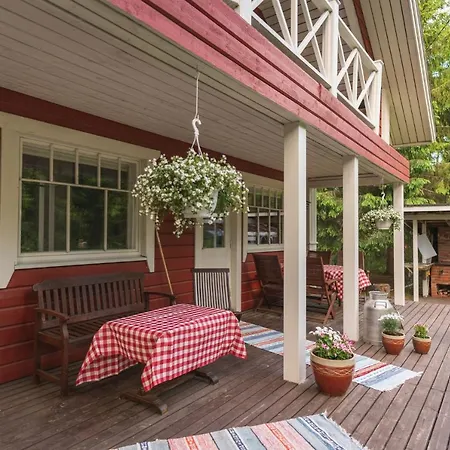 Iisland Uoma Lovely House And Sauna By The River Ii