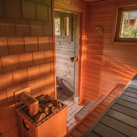 Iisland Uoma Lovely House And Sauna By The River