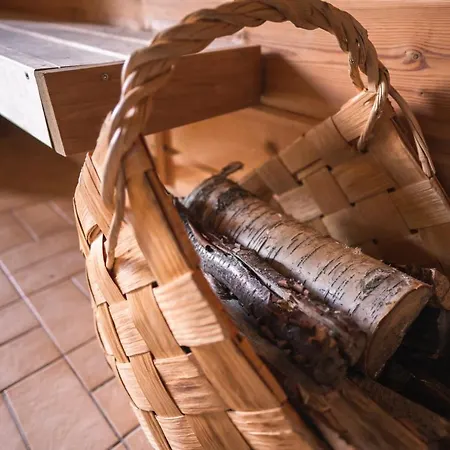 Iisland Uoma Lovely House And Sauna By The River