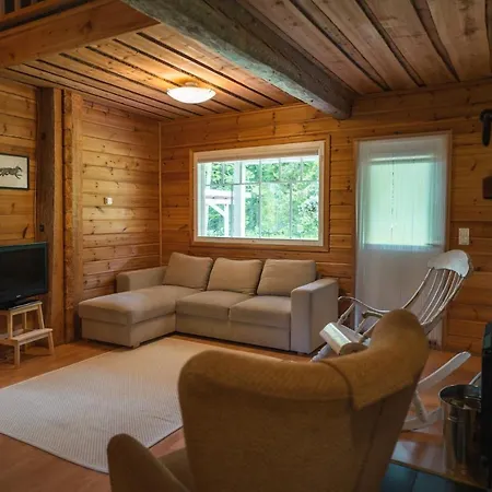 Iisland Uoma Lovely House And Sauna By The River シャレー