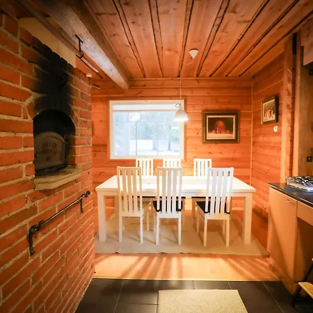 Iisland Uoma Lovely House And Sauna By The River 伊镇