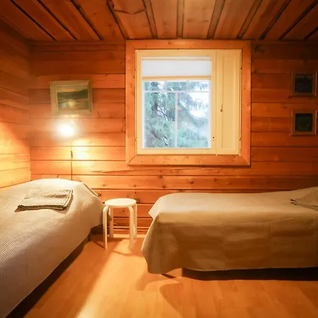 Iisland Uoma Lovely House And Sauna By The River 伊镇