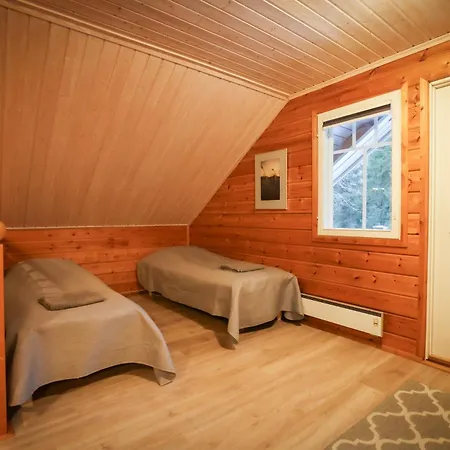 Iisland Uoma Lovely House And Sauna By The River