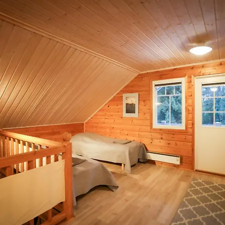 Iisland Uoma Lovely House And Sauna By The River