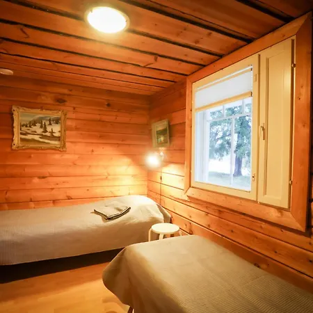 Dağ evi Iisland Uoma Lovely House And Sauna By The River Ii