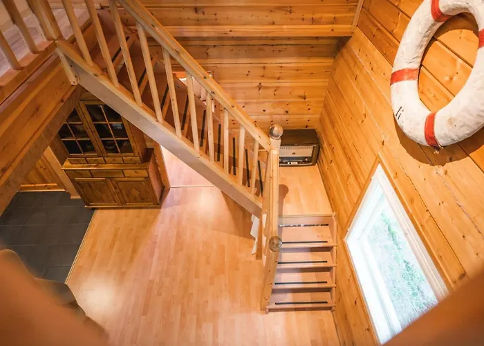 Iisland Uoma Lovely House And Sauna By The River Dağ evi *