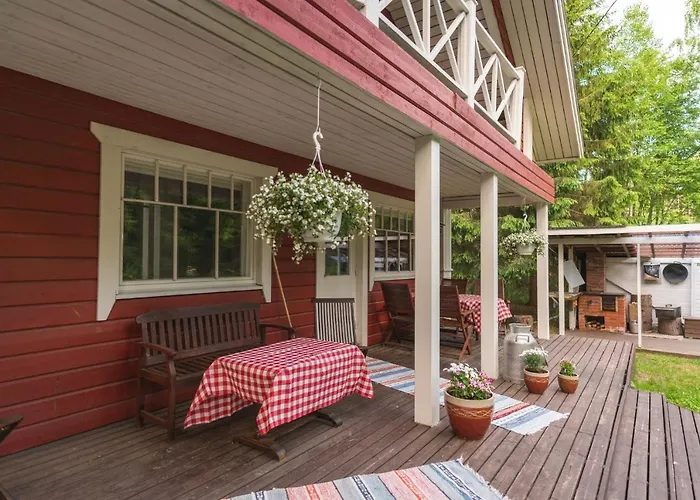 Iisland Uoma Lovely House And Sauna By The River 伊镇