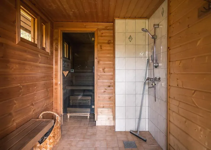 Iisland Uoma Lovely House And Sauna By The River Ii