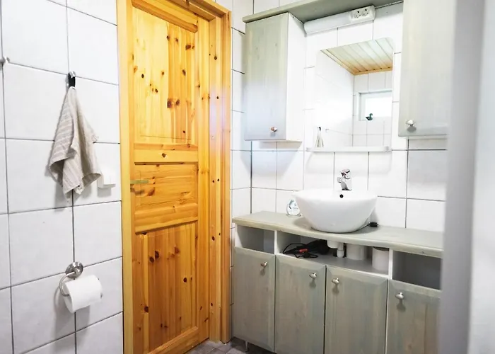 Iisland Uoma Lovely House And Sauna By The River Dağ evi Ii