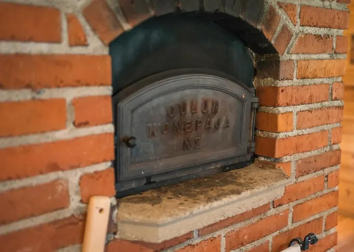 Iisland Uoma Lovely House And Sauna By The River 木屋 伊镇