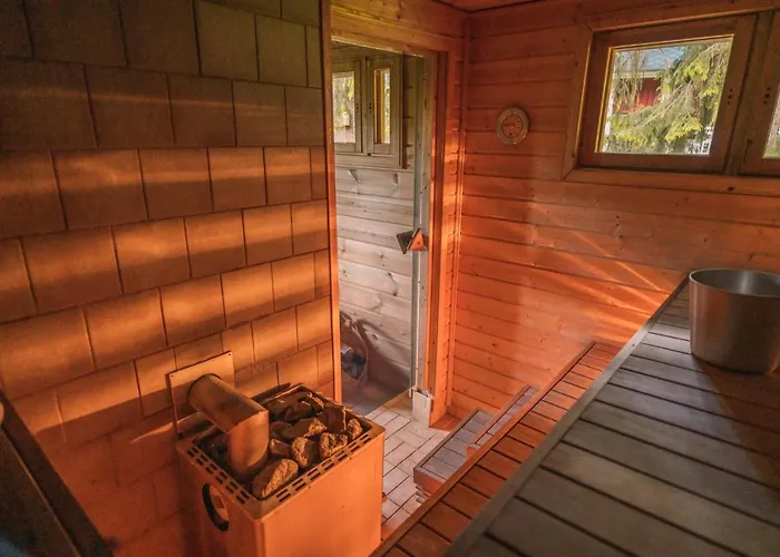 Iisland Uoma Lovely House And Sauna By The River