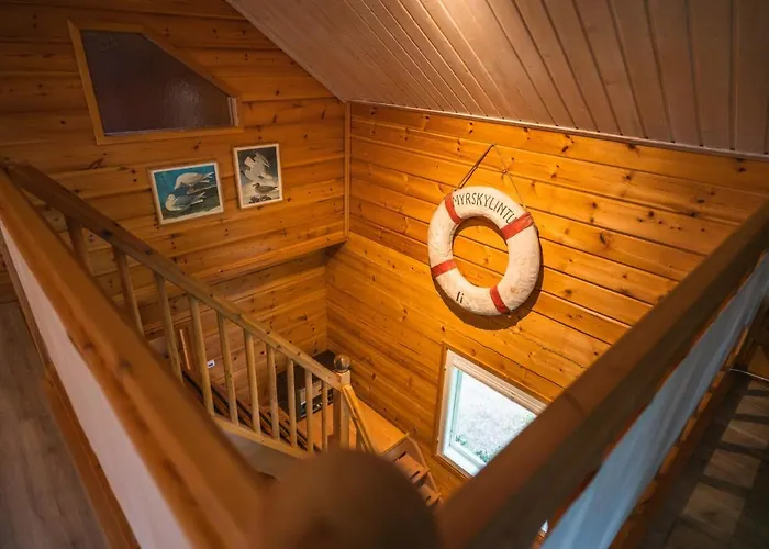 木屋 Iisland Uoma Lovely House And Sauna By The River 伊镇