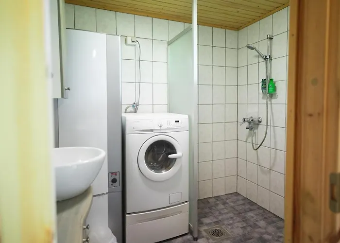 Iisland Uoma Lovely House And Sauna By The River 木屋 伊镇