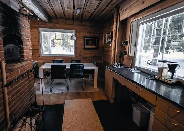 Iisland Uoma Lovely House And Sauna By The River 伊镇