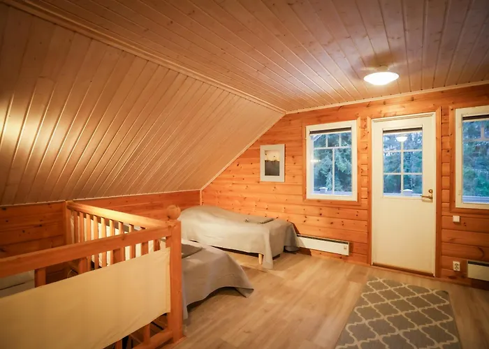 Iisland Uoma Lovely House And Sauna By The River