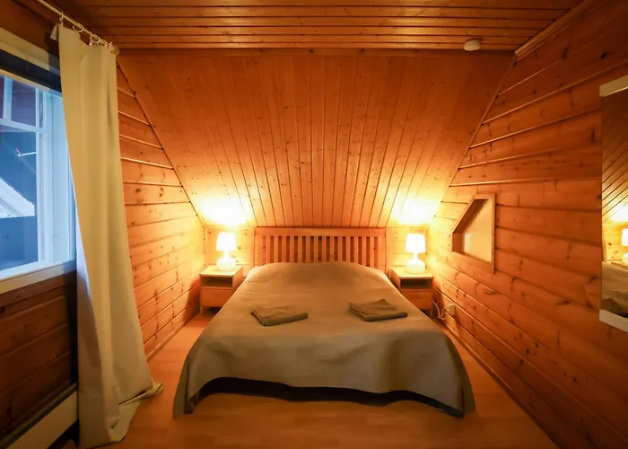 Iisland Uoma Lovely House And Sauna By The River Dağ evi