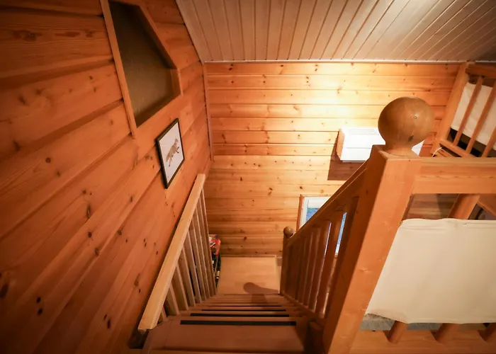 Iisland Uoma Lovely House And Sauna By The River 木屋 *