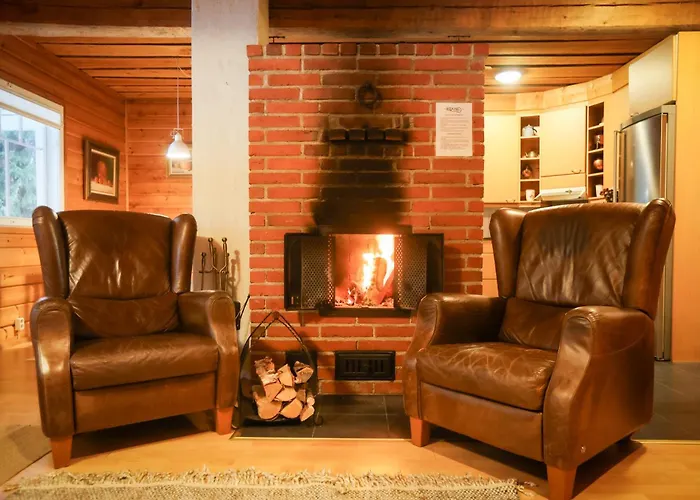 Iisland Uoma Lovely House And Sauna By The River